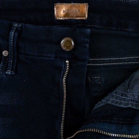 SOLD-Mother Denim Looker Crop Skinny Jeans in Coffee, Tea, or Me Size 26 - Picture 12 of 15